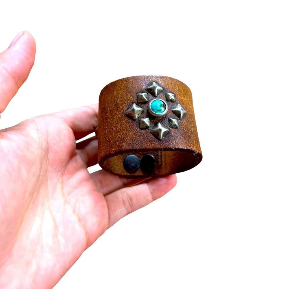 Vintage Leather Cuff with Southwestern design Turquoise and Silver Flower Design - Picture 4 of 8